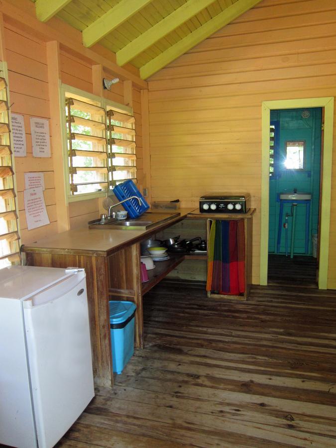 Hotel Chillies And Native Sons Diving Уест Енд Екстериор снимка